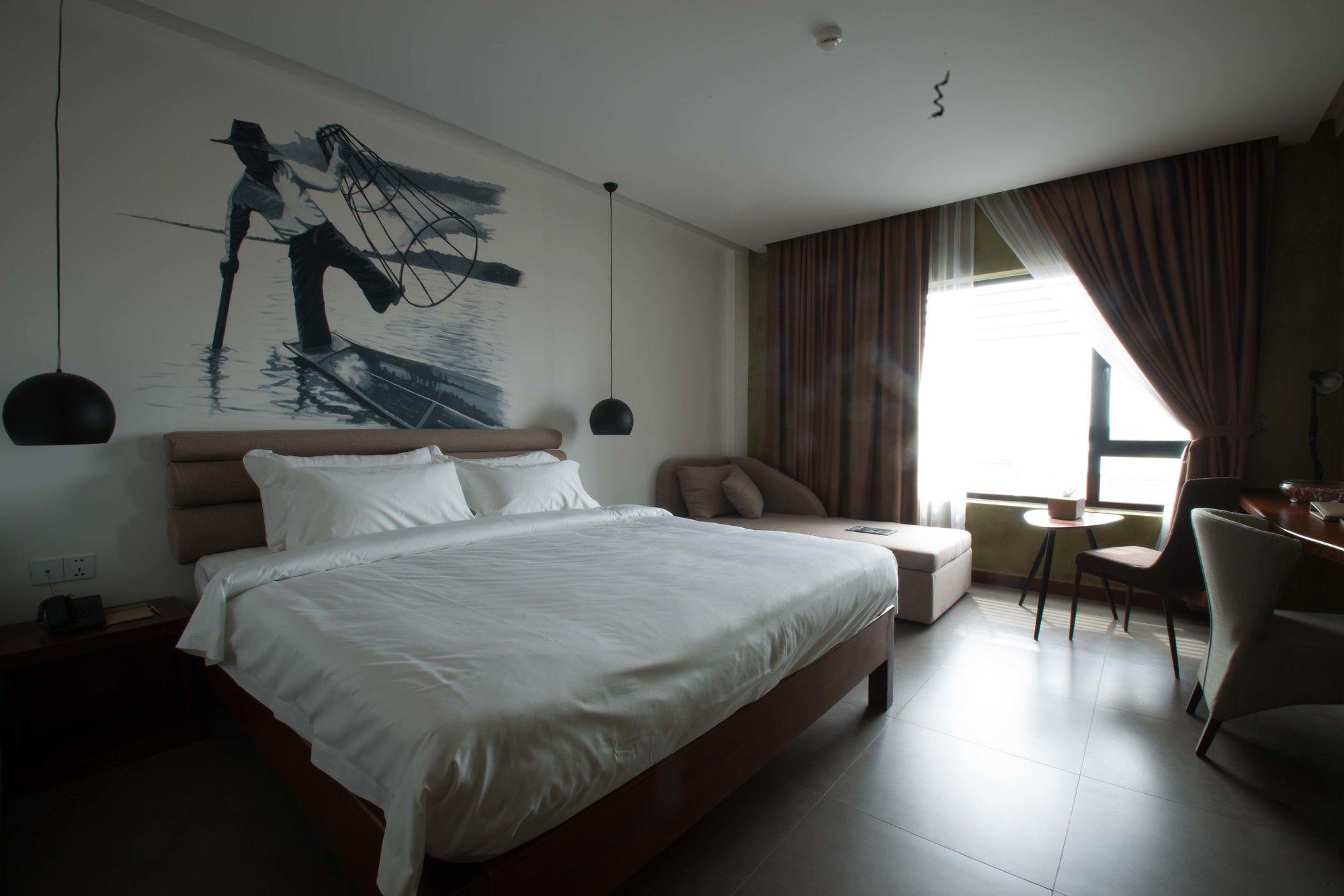 Almond Hotel Bassac River Phnom Penh Exterior photo