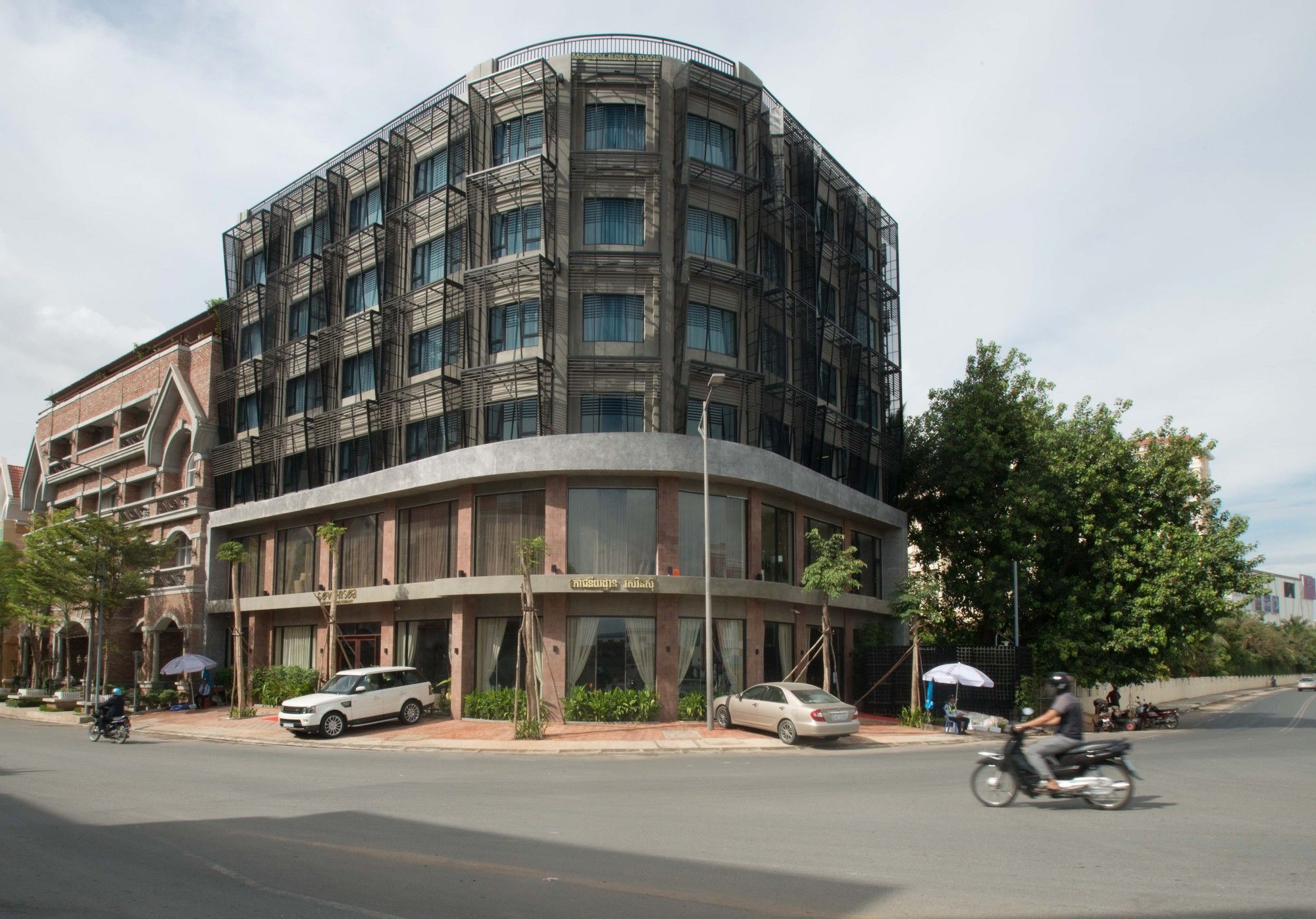 Almond Hotel Bassac River Phnom Penh Exterior photo
