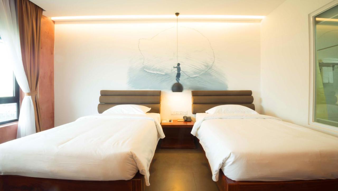 Almond Hotel Bassac River Phnom Penh Exterior photo