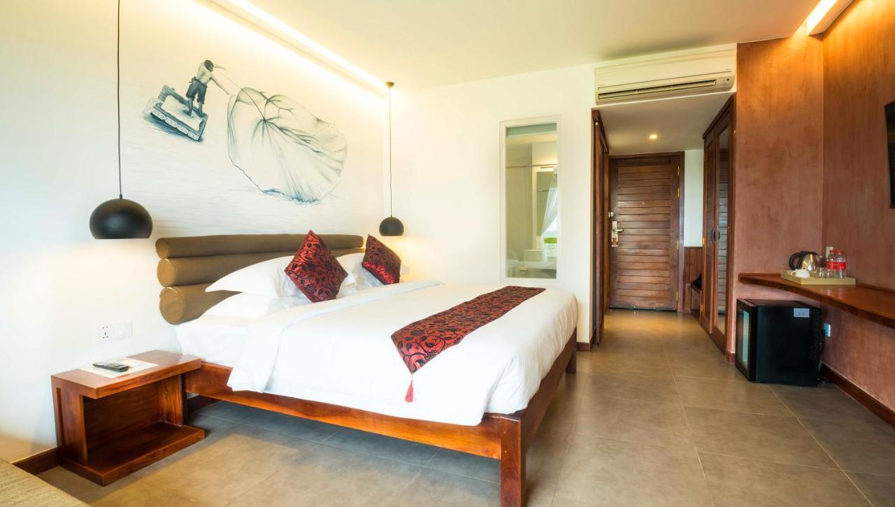 Almond Hotel Bassac River Phnom Penh Exterior photo