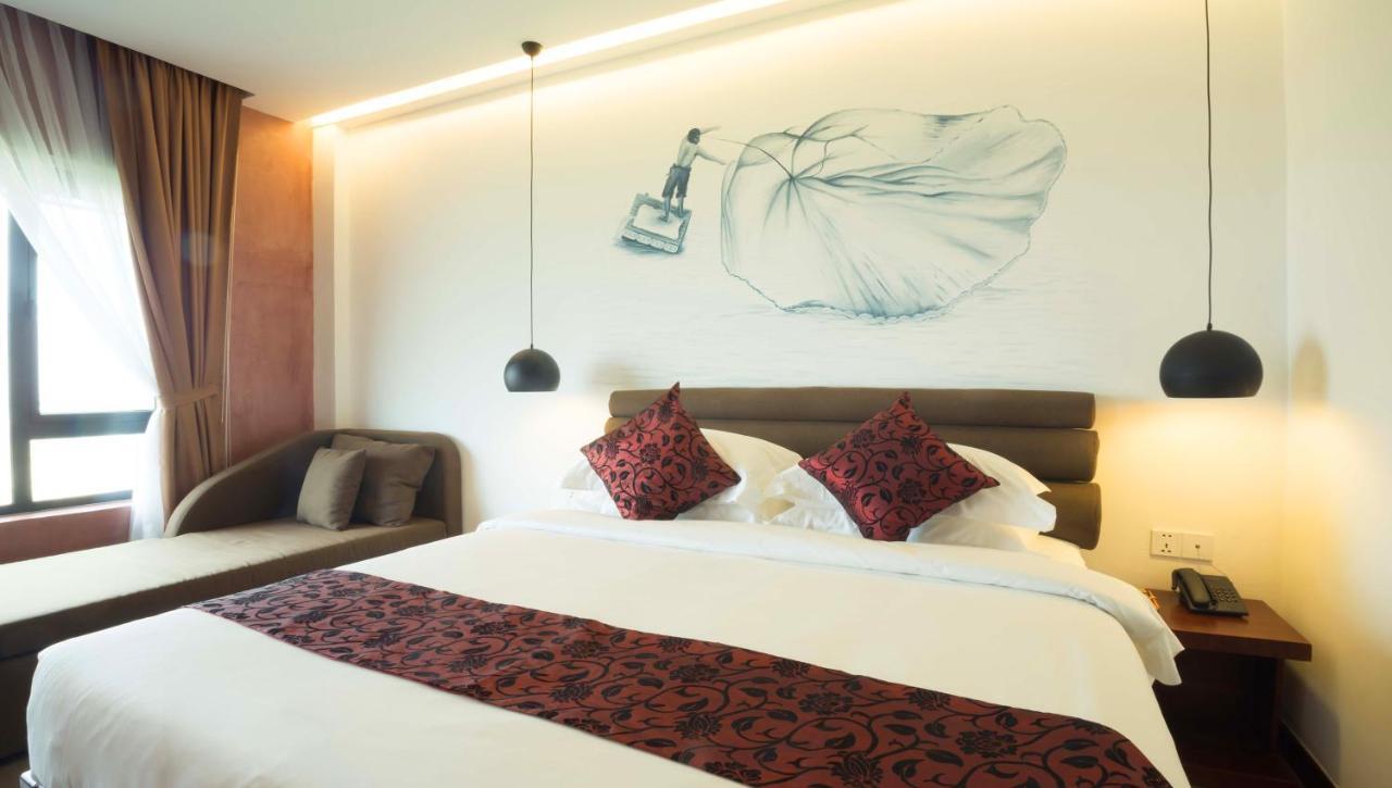Almond Hotel Bassac River Phnom Penh Exterior photo