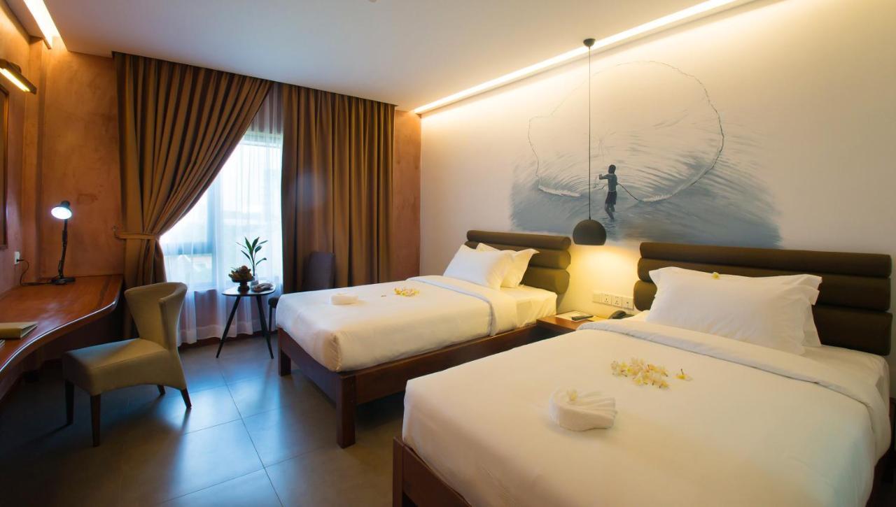 Almond Hotel Bassac River Phnom Penh Exterior photo