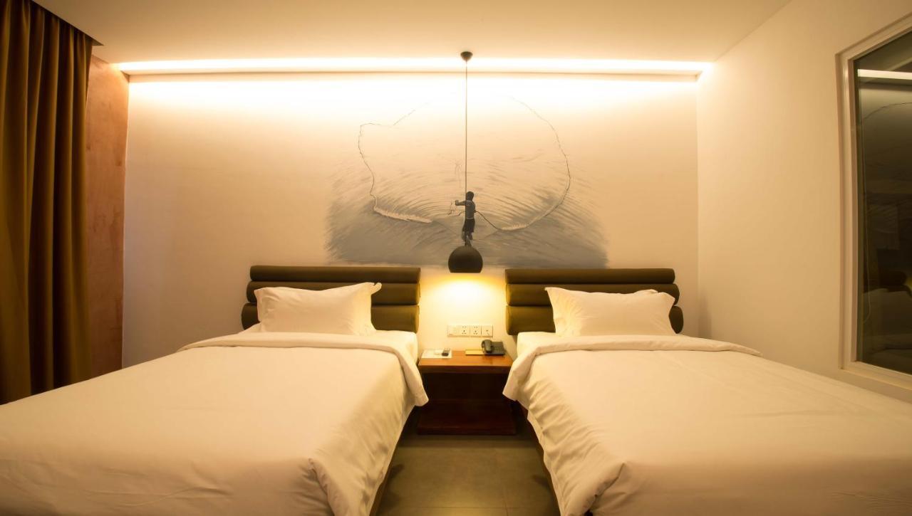 Almond Hotel Bassac River Phnom Penh Exterior photo