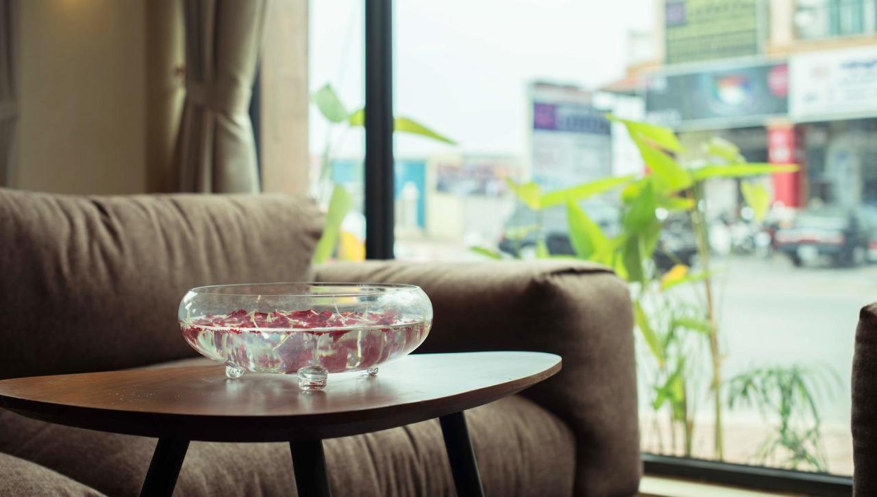 Almond Hotel Bassac River Phnom Penh Exterior photo