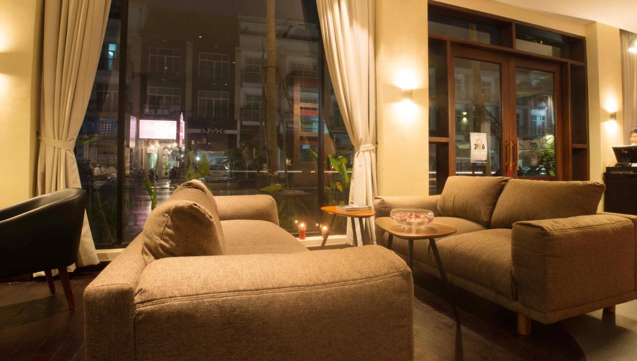 Almond Hotel Bassac River Phnom Penh Exterior photo